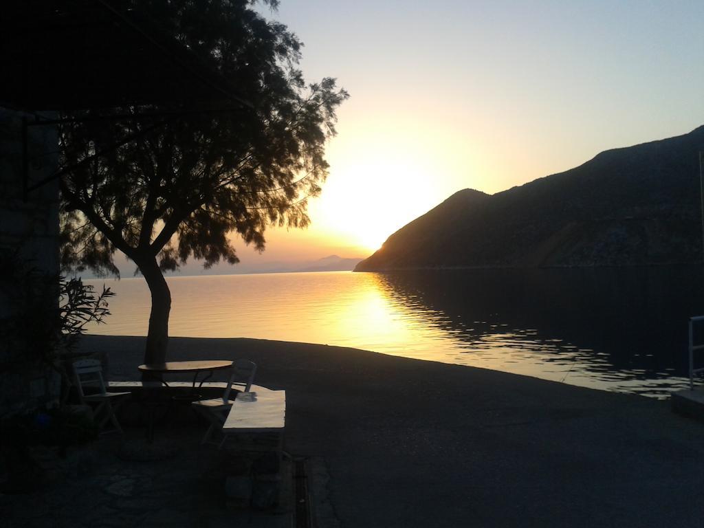 Nikolitsi Studios Symi Rum bild