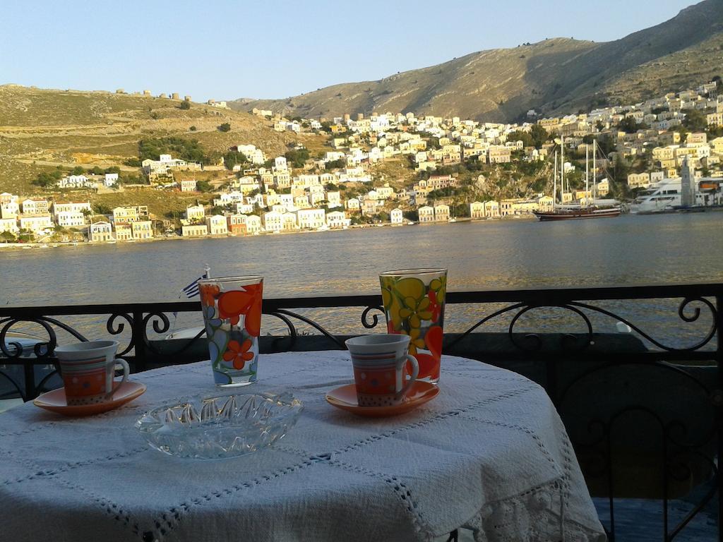 Nikolitsi Studios Symi Rum bild