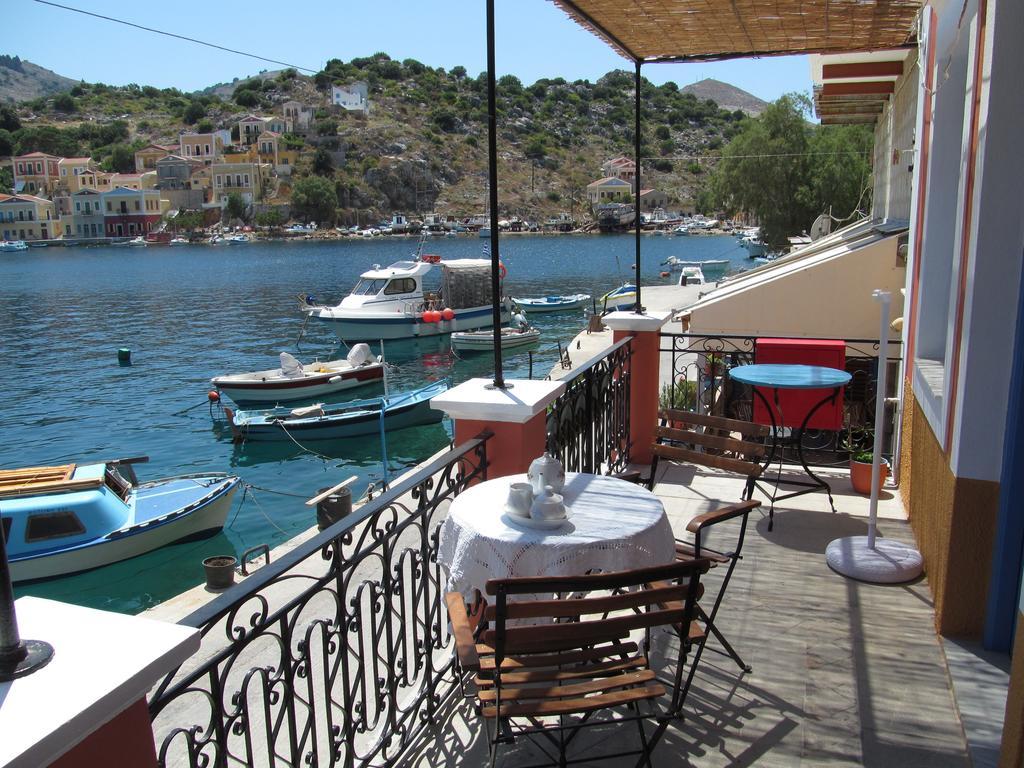 Nikolitsi Studios Symi Rum bild