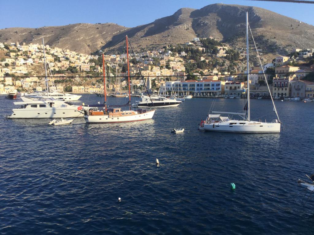 Nikolitsi Studios Symi Exteriör bild